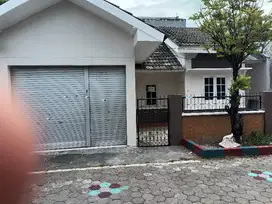 Di kontrakkan rumah pojok di Kedungturi Permai 2 Taman Sidoarjo