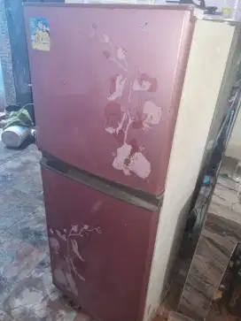 Kulkas Sharp 2 pintu Nyala butuh isi freon