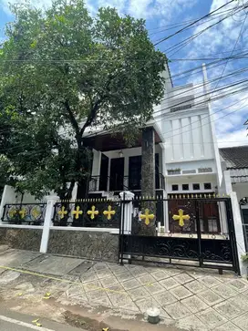 Dijual Cepat Rumah di Jakarta Pusat 4br uk 200m2 Furnished at Jakpus