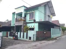 Disewakan rumah 2 lantai istimewa di Jalan Palagan Km 7