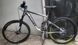 DIJUAL MTB GIANT TRANCE X MAESTRO 5.0 GREY