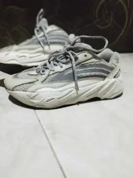 sepatu running lari adidas yeezy 700 murah