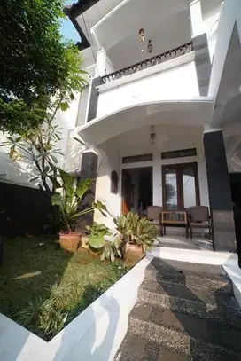 Jual Cepat Rumah Kemang, lokasi strategis