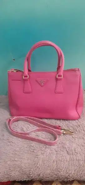 Prada ᴘɪɴᴋ ғᴜsɪᴀ preloved