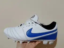 sepatu bola full kulit