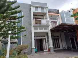 DIJUAL RUMAH MEWAH KOMPLEK VILLA AZHAR PLAJU PALEMBANG