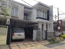 Rumah Mewah 2 Lantai GKB Manyar Gresik