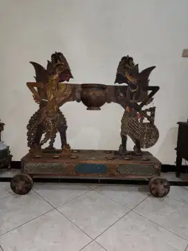 Pajangan barang jadul antik bentuk wayang dari kayu jti