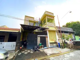 Rumah murah 3 lantai di perumahan cluster solo baru