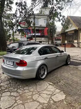 BMW E90 320i CBU SUNROOF