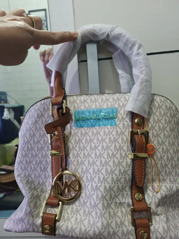 Tas wanita merek Mk masih New