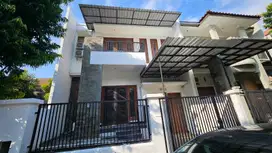 DISEWAKAN Rumah furnish siap huni 2lantai Graha Family surabaya barat