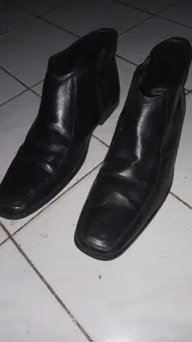 SEPATU PANTOFEL ASLI KULIT UKURAN 42 RESLETING OKE BANGET 95% MULUS