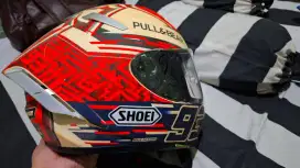 Helm shoei x-14 marquez