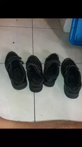 Sepatu Bekas untuk anak-anak