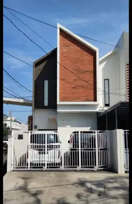 Dijual Rumah 2 Lantai Ada Kolam Renang di Jatiwaringin Bekasi