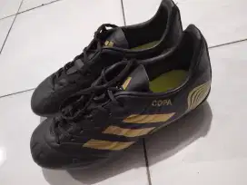 sepatu bola bocah