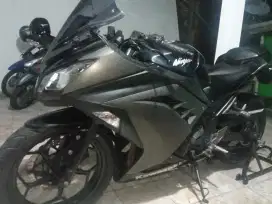 JUAL MOTOR KAWASAKI NINJA CBU 250 fi OLD   2 SILINDER  HITAM