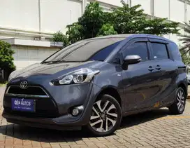 Kilometer Rendah TDP 8,JT Toyota Sienta 1.5 V Bensin-MT Abu 2018