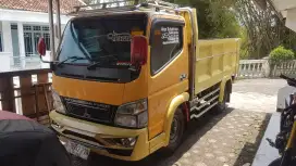 Mitsubishi light truck