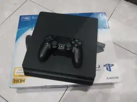 Dijual Playstation 4 lengkap + 1 stik ori