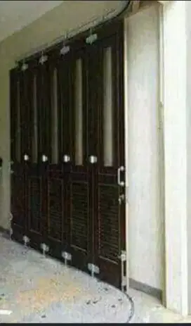 Rel Garasi Kayu