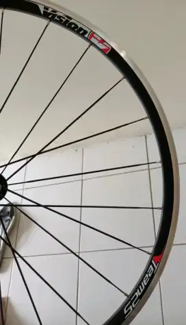 Wheelset vision team 25 velg balap roadbike 700c ringan seperti baru