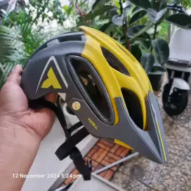 Helm Sepeda MTB Thrill