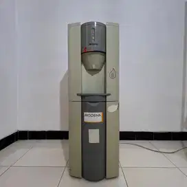 MODENA Dispenser Air Minum Panas dan Dingin Galon Atas