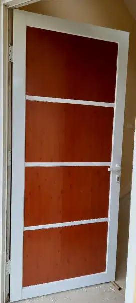 Pintu dari APC atau spanrel foubel layer