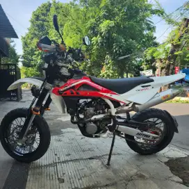 Di jual husqvarna TE250 full paper RARE !