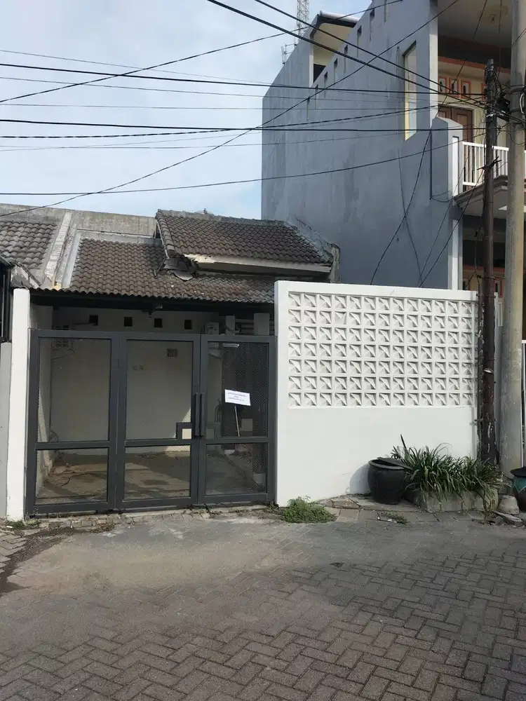 DI JUAL RUMAH SIAP HUNI DENGAN LOKASI STRATEGIS