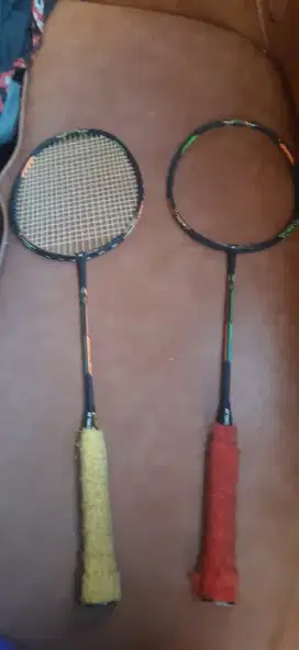 2 raket badminton yonex doura10