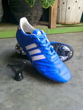 Sepatu Bola Kulit PullBesi