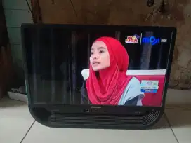 Tv LED 24in merk Sharp normal cocok anak kosd