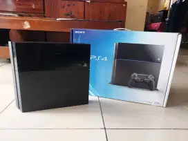 Sony Plasytation 4 (PS4) Jet Black Fat 500 GB + 4 Games