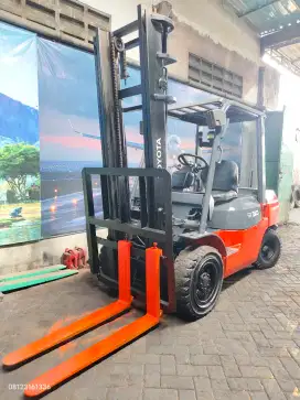 Forklift 3 t  tinggi 4 mtr