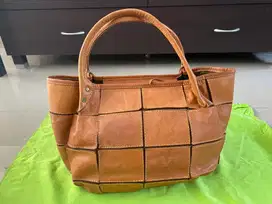 TAS KULIT ASLI - COKLAT - TANPA MERK – PRELOVED