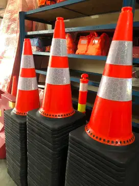 Traffic Cone base hitam 75cm