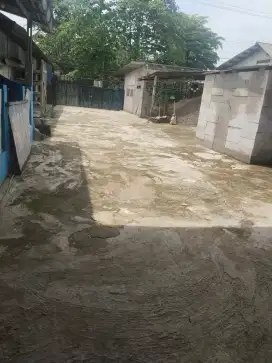 di sewakan rumah dan lahan untuk buka toko matrial