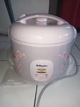 MAGIC COM RICE COOKER MIYAKO MCM-509 BARU MASIH GARANSI