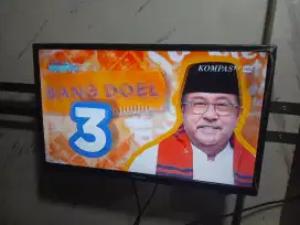 Dijual tv led merk panasonic 24in ada remot masih orian