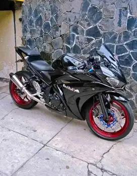 Di jual Yamaha YZF R25  tahun 2015 Gen 1 Black