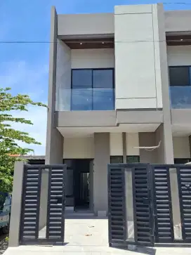 Rumah Baru Gress dekat UBAYA