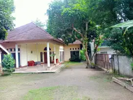 Rumah di Pinggir jalan Raya akses ke pelabuhan Lembar -Padangbai Bali