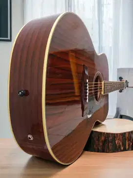 Gitar akustik elektrik taylor