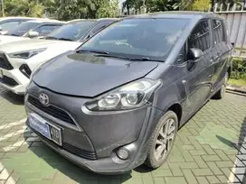 Toyota Sienta 1.5 V Bensin-AT 2017 Abu JUJ