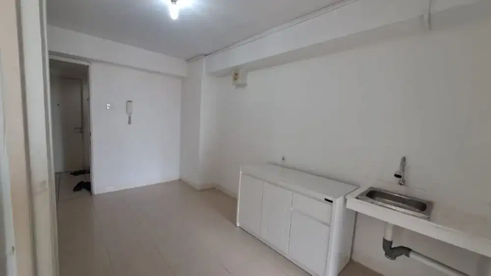 Disewakan Unit Apartemen Bassura City Type 2BR Unfurnish Lt. Rendah