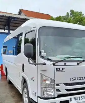 Isuzu Elf minibus microbus