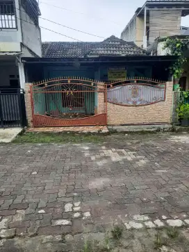 Di JUAL RUMAH murah perlu perbaikan